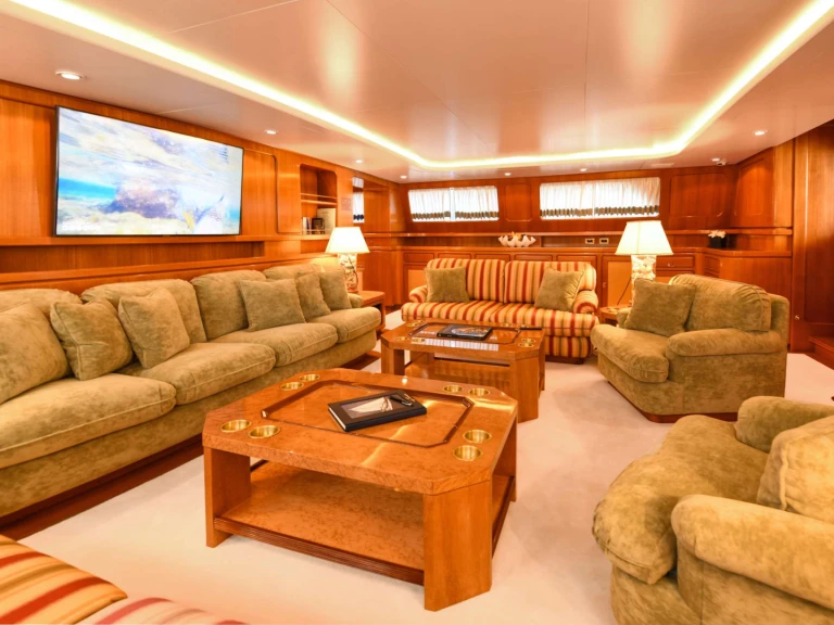 Luxury Yacht to hire Naples at the best price