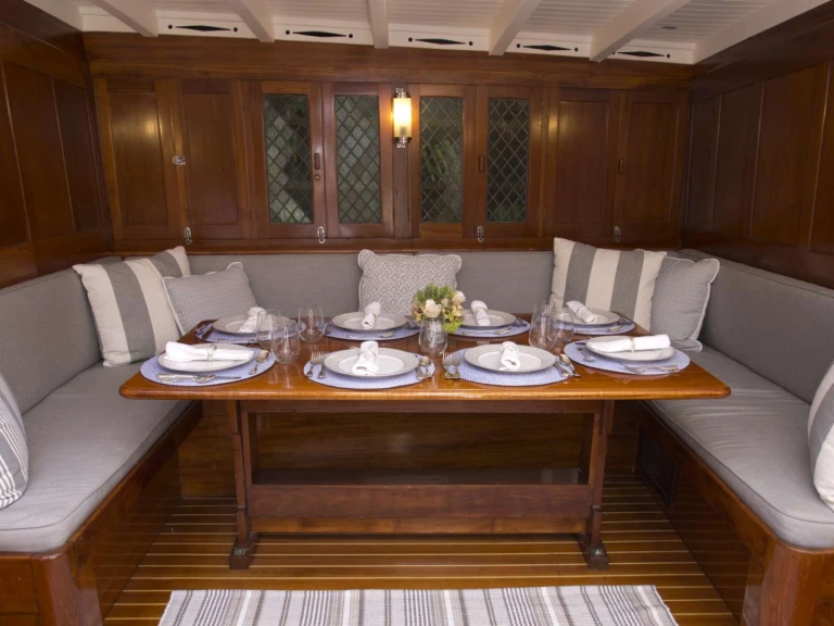 Yacht hire Newport cheap EROS