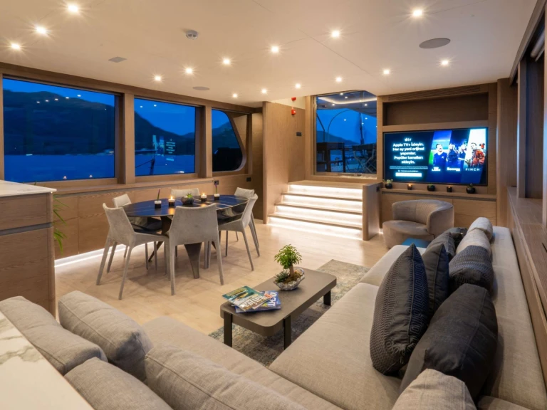 Luxury Yacht hire in Greece - Custom Good Life