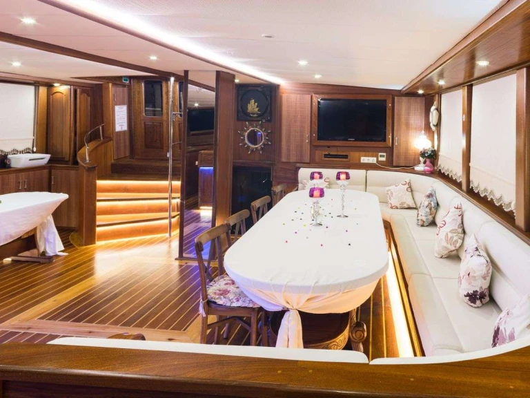 Luxury Yacht to hire Marmaris at the best price