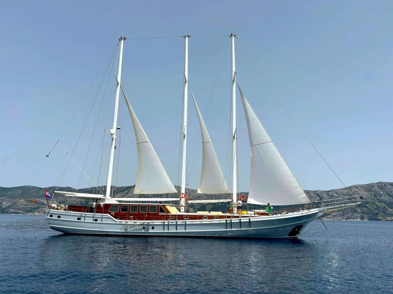 costume Dolce Vita charter bareboat or skippered in  Šibenik