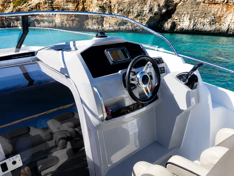 Hire Motorboat Jeanneau with a boat licence
