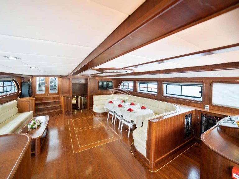Hire a Custom QUESTA VITA Göcek