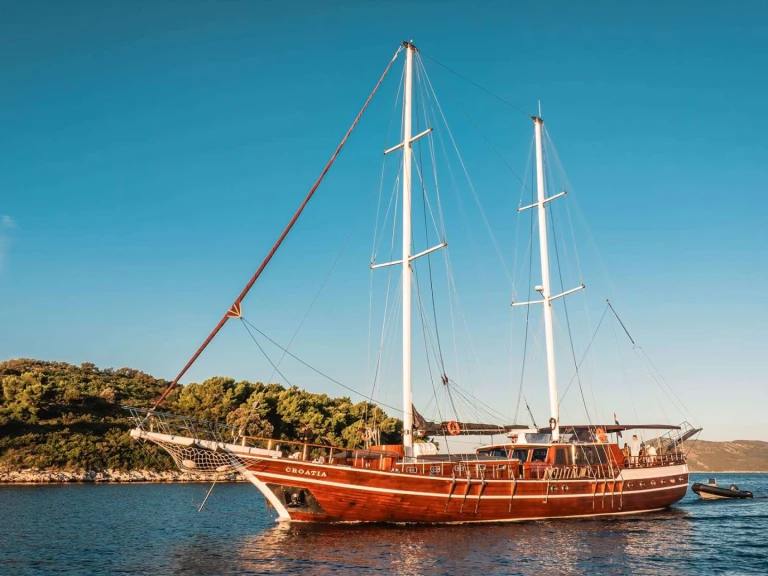 Luxury Yacht hire in Croatia - Custom Croatia