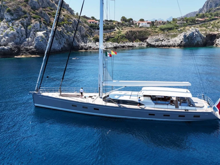 Yacht hire Caribbean cheap IL MIO CANTO LIBERO