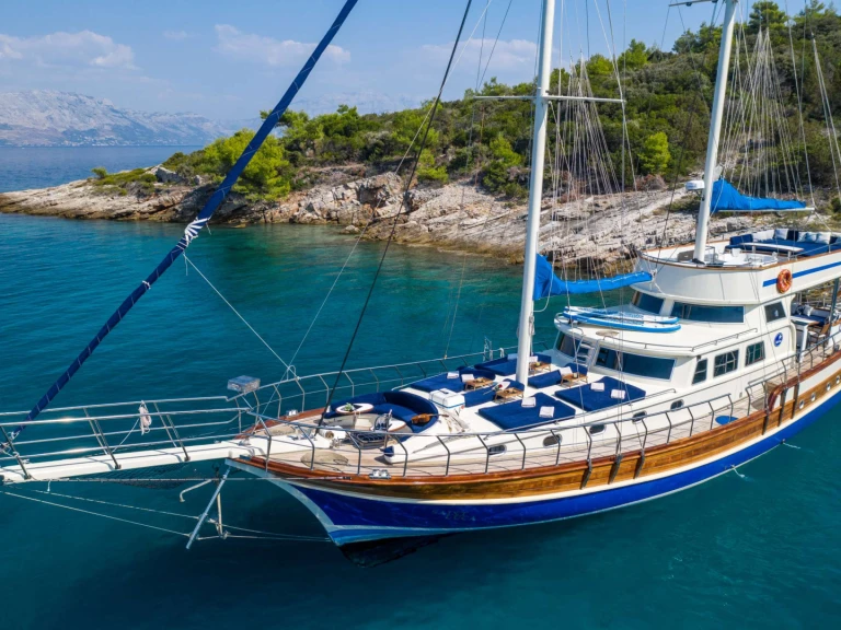 Luxury Yacht to hire Split at the best price