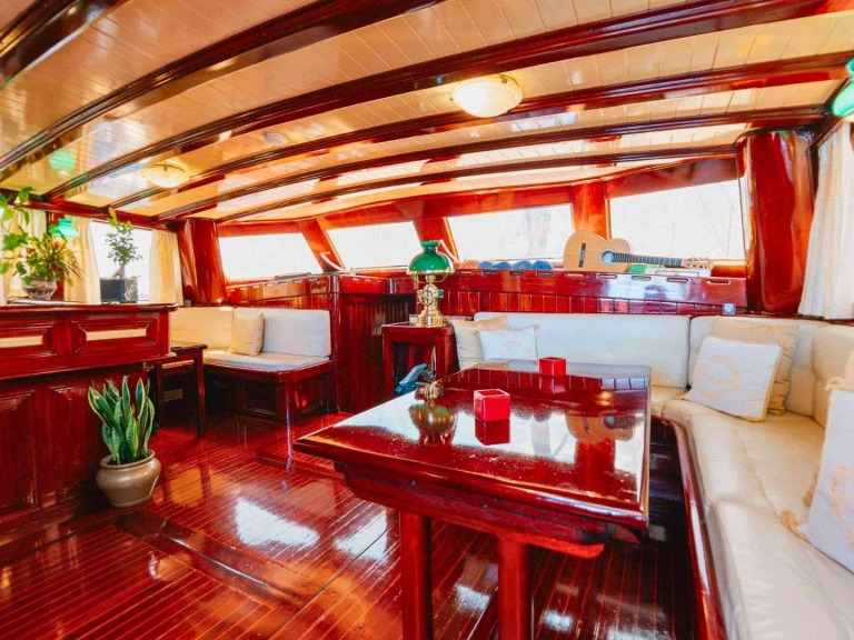 Yacht hire Athens cheap ERATO