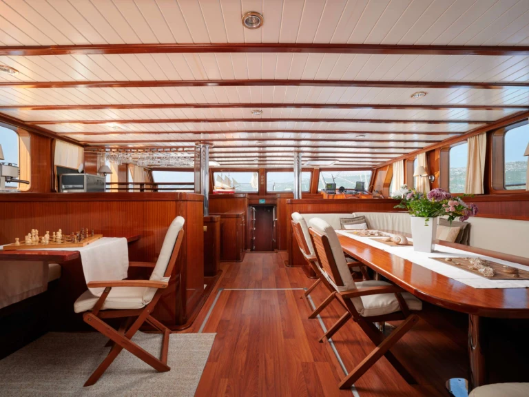 Luxury Yacht to hire Kaštel Gomilica at the best price