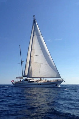 Hire Luxury Yacht Benetti with a boat licence