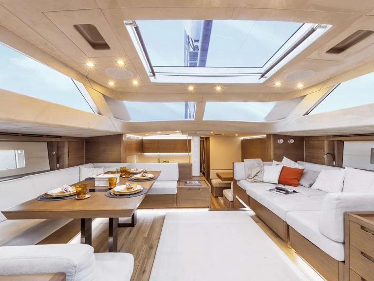 Hire a Advanced Yachts Jikan Portisco