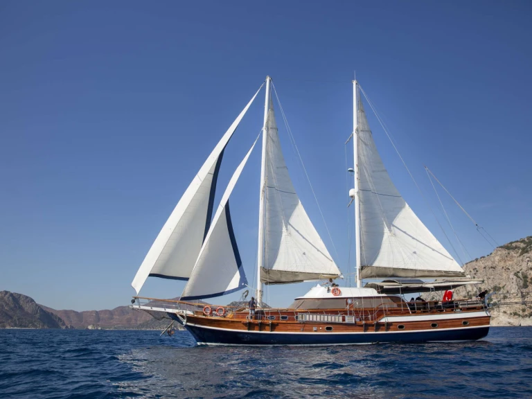 Charter a  Yüce Bey 1 in Marmaris on Samboat