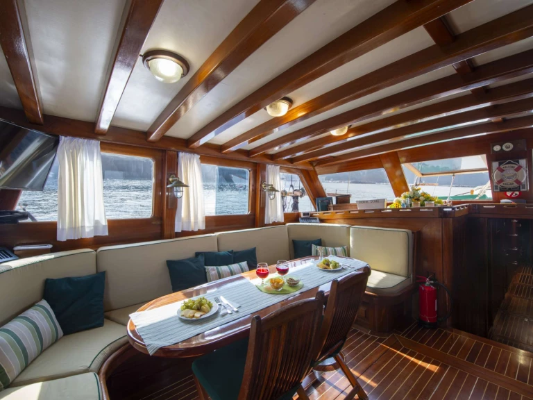 Yacht hire Castellammare di Stabia cheap DERIYA DENIZ