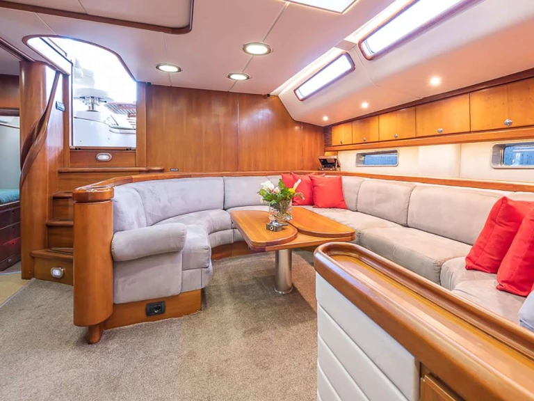 Hire a Pendennis OCEAN PHOENIX Panama City