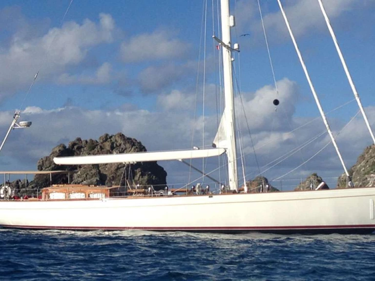 Charter a Hinckley NORTHERN STAR in Sag Harbor on Samboat