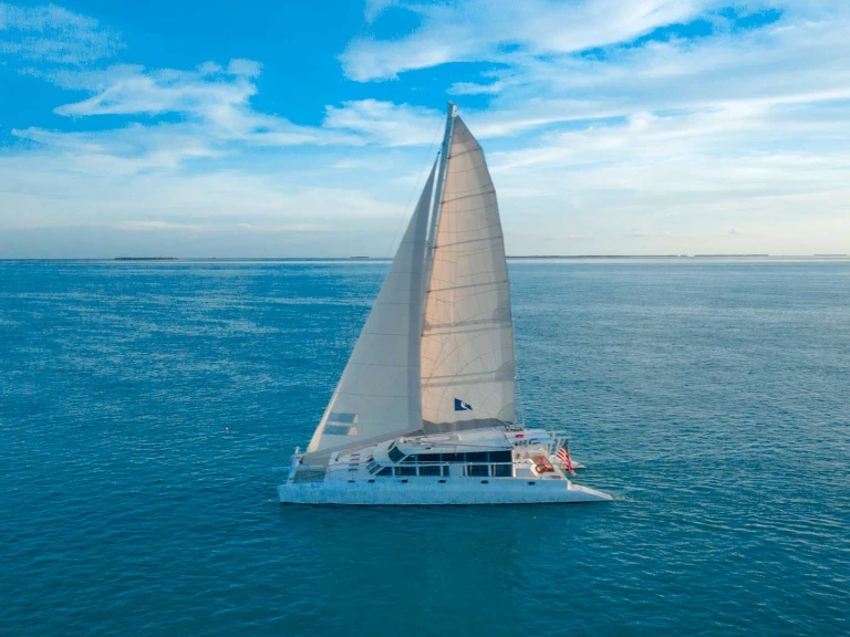 Hire Luxury Yacht  with a boat licence
