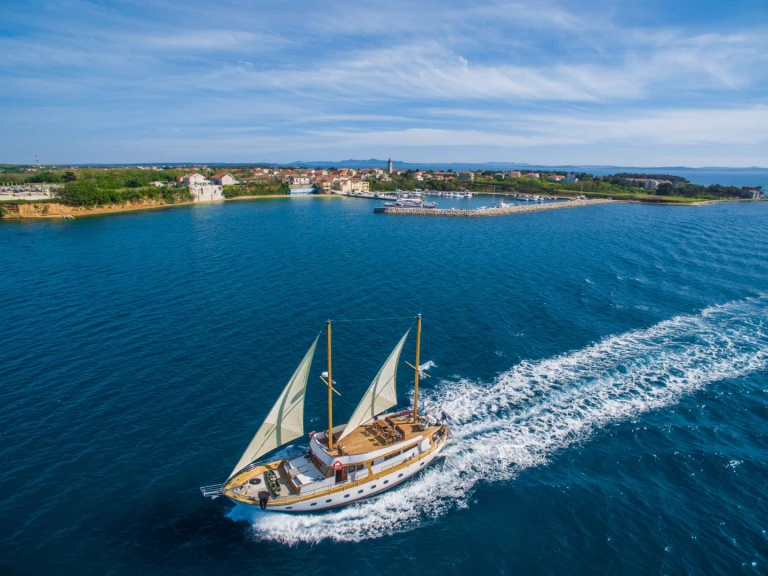 Hire Luxury Yacht with or without skipper Custom Zadar