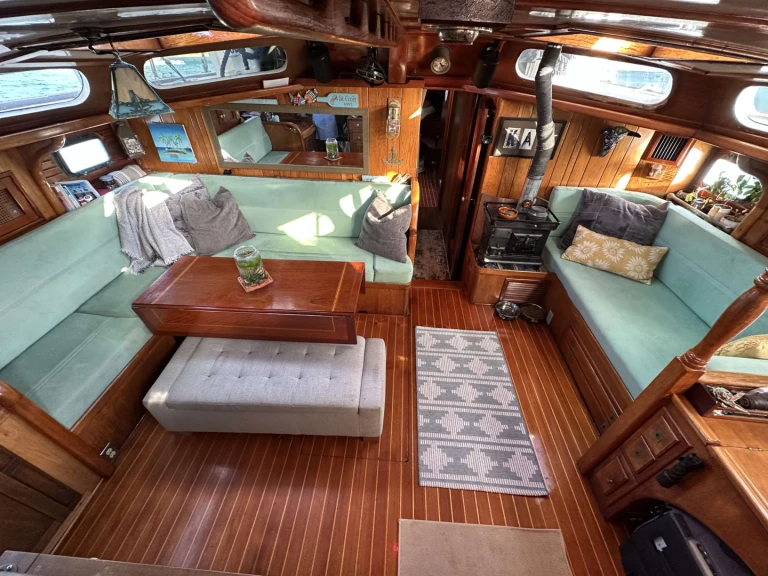 Luxury Yacht to hire Newport at the best price