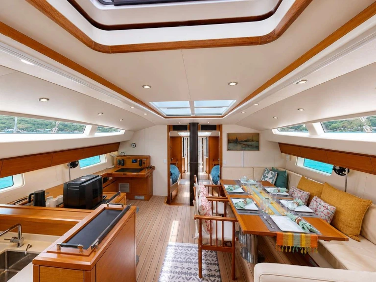 Hire Luxury Yacht Jeanneau with a boat licence
