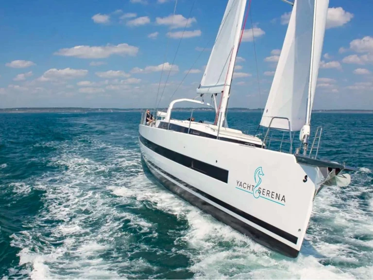 Hire Luxury Yacht with or without skipper Bénéteau Red Hook