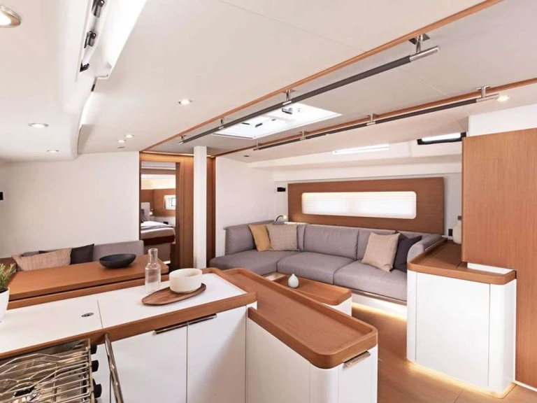 Charter a Bénéteau Sea Dreamers in Olbia on Samboat