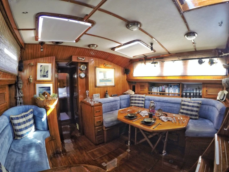 Luxury Yacht to hire Antigua at the best price
