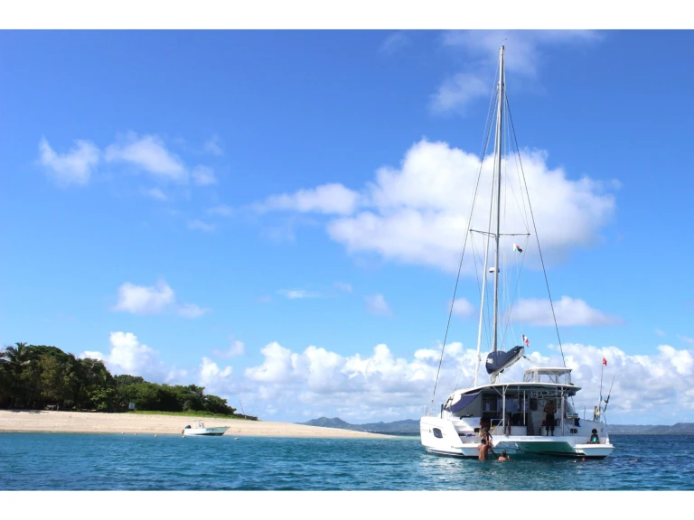 Catamaran hire in Madirokely - Leopard Leopard 44