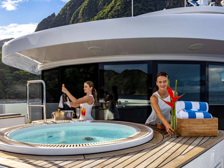 Hakvoort TOP FIVE II charter bareboat or skippered in  Bahamas