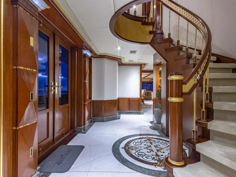 Luxury Yacht hire in Nassau - Delta Marine STARSHIP 185'