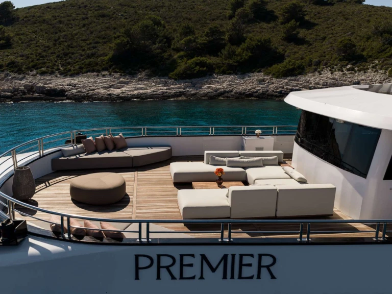 Charter a Custom Premier in Split on Samboat