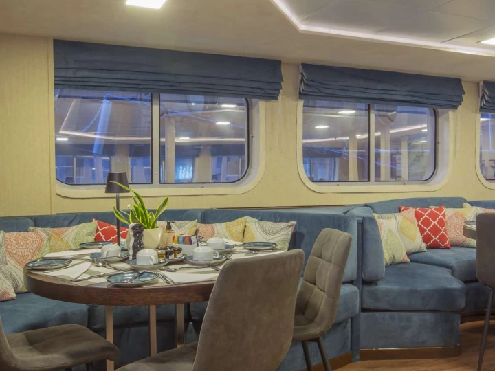 Yacht hire Naples cheap Harmony V