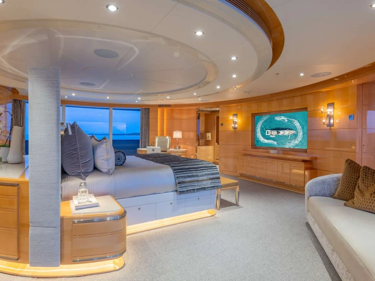 Luxury Yacht to hire Bahamas at the best price