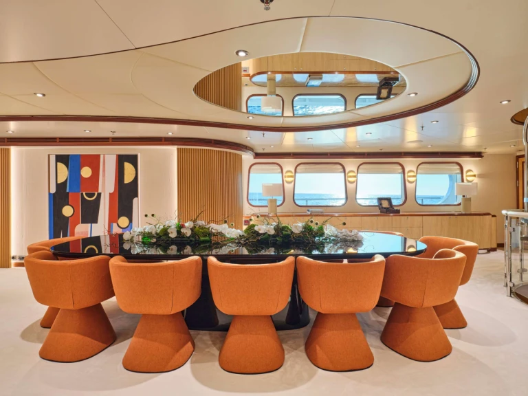 Hire Luxury Yacht Benetti with a boat licence