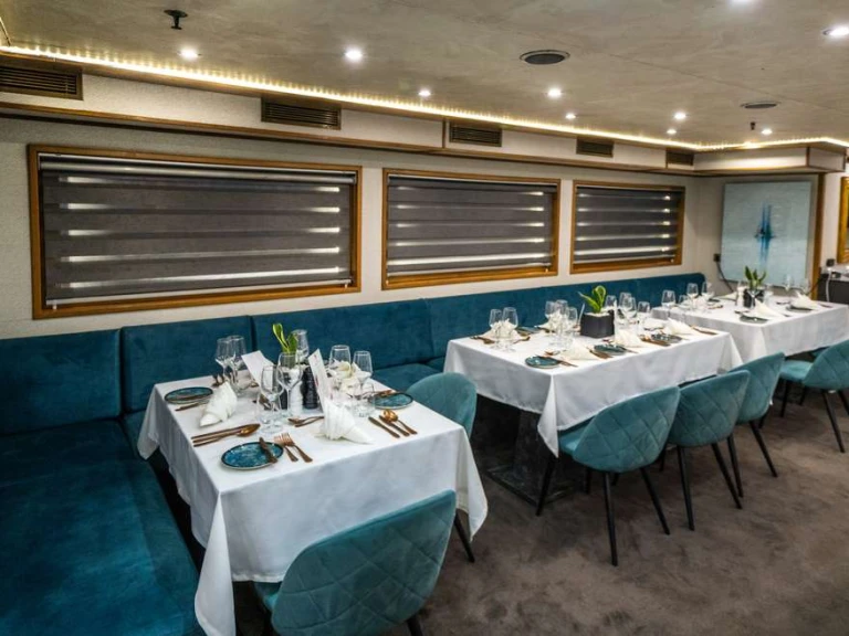 Hire Luxury Yacht with or without skipper Custom Piraeus