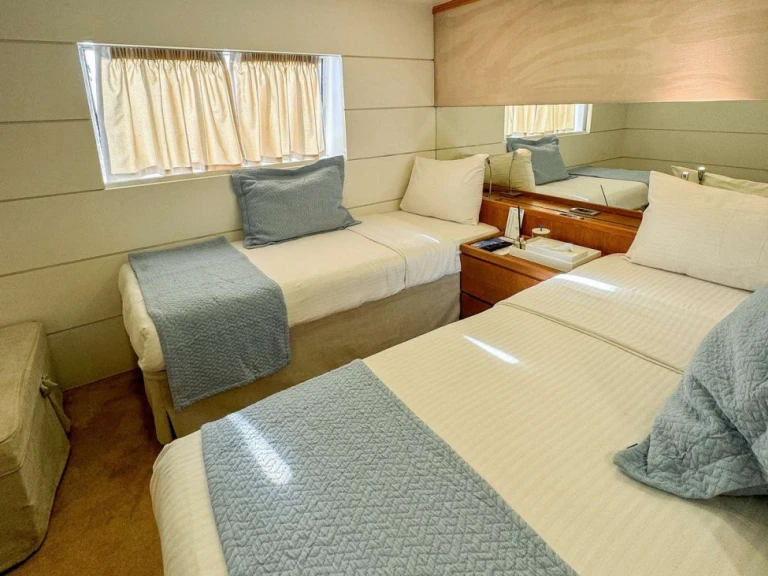 Luxury Yacht to hire Piraeus at the best price