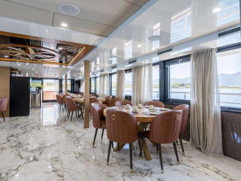 Luxury Yacht to hire Split at the best price