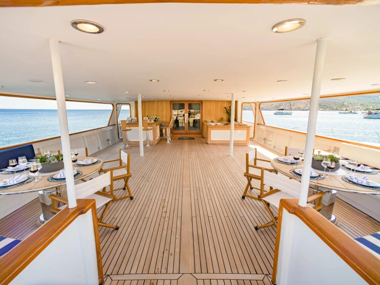 Luxury Yacht to hire Athens at the best price