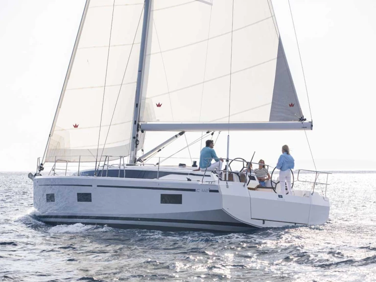 Charter a Bavaria Bavaria C42 in Murter-Kornati on Samboat