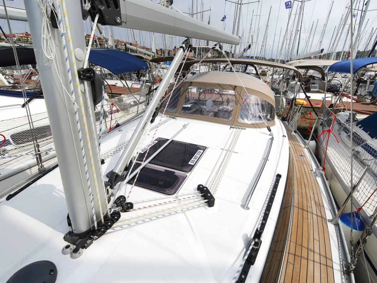 Sailboat to hire Pula at the best price