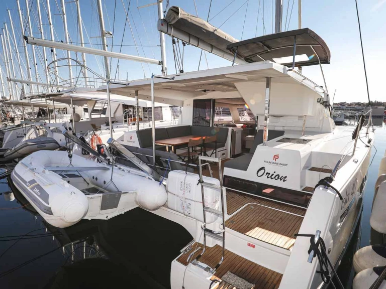 Hire a Fountaine Pajot Isla 40 Lefkáda