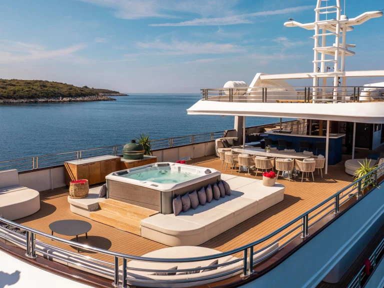 Charter a Custom Alfa Mario in Split on Samboat