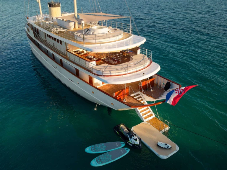 Luxury Yacht to hire Split at the best price