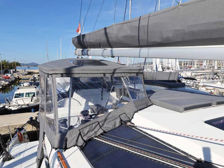 Catamaran hire in Trogir - Fountaine Pajot Tanna 47