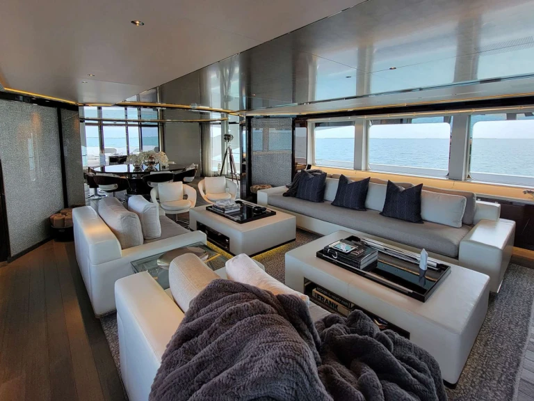 Yacht charter Nassau - Heesen KNIGHT on SamBoat