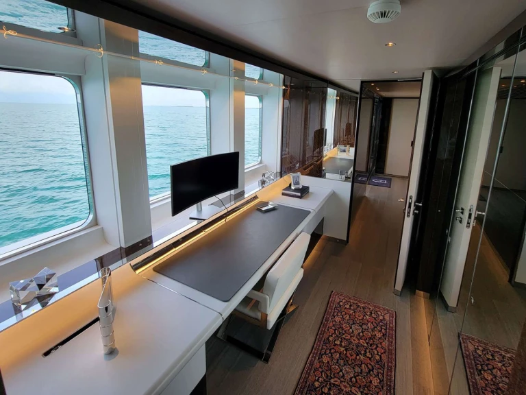 Yacht hire Nassau cheap KNIGHT