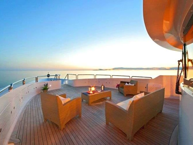 Hire Luxury Yacht Sensation Yachts with a boat licence