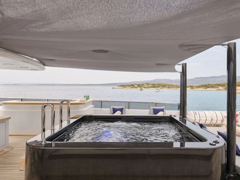Luxury Yacht hire in Athens - Codecasa INVADER