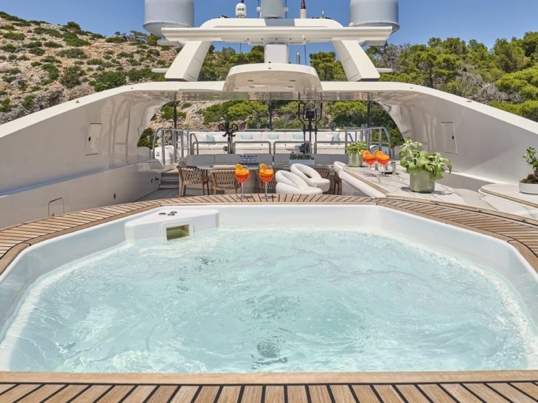 Hire a Benetti BARENTS Athens