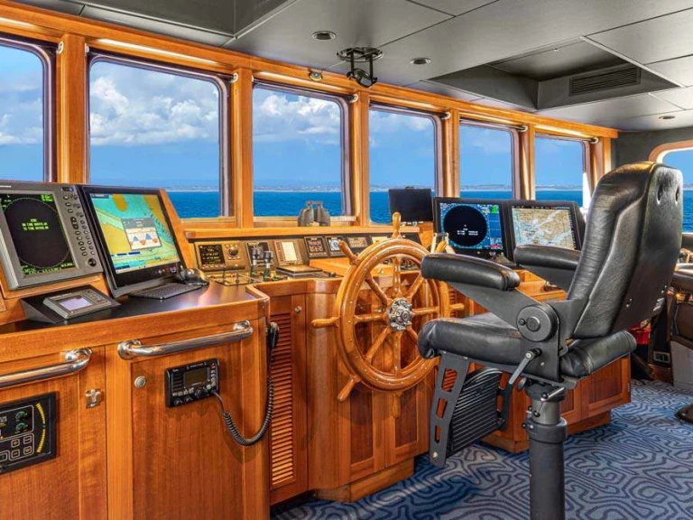 Luxury Yacht to hire Madagascar at the best price