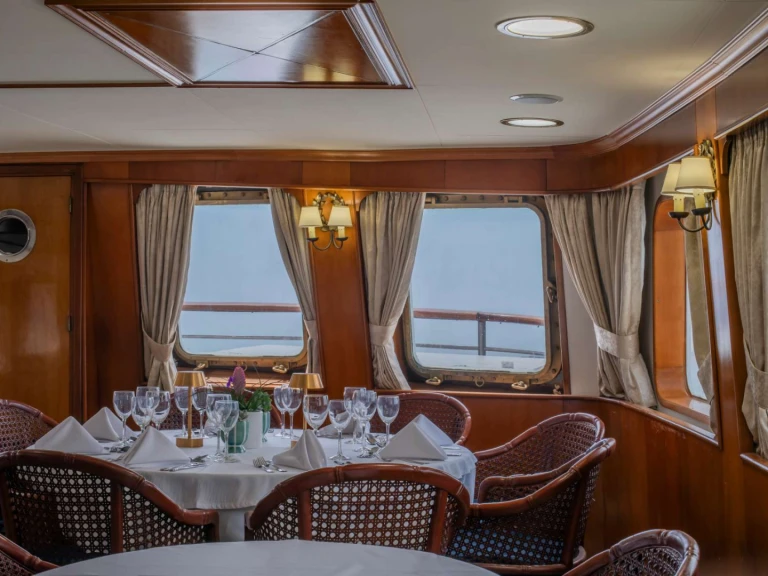 Hire Luxury Yacht with or without skipper Custom Piraeus