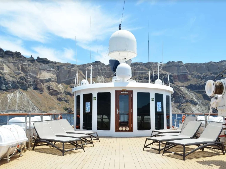 Luxury Yacht to hire Piraeus at the best price